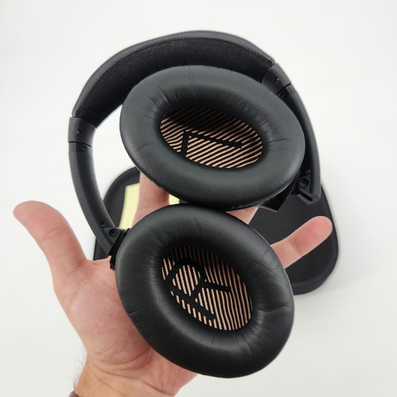 Bose QC 35 II Wireless Noise Cancelling Headphones Black w/ Rose Gold Accent - Picture 10 of 11